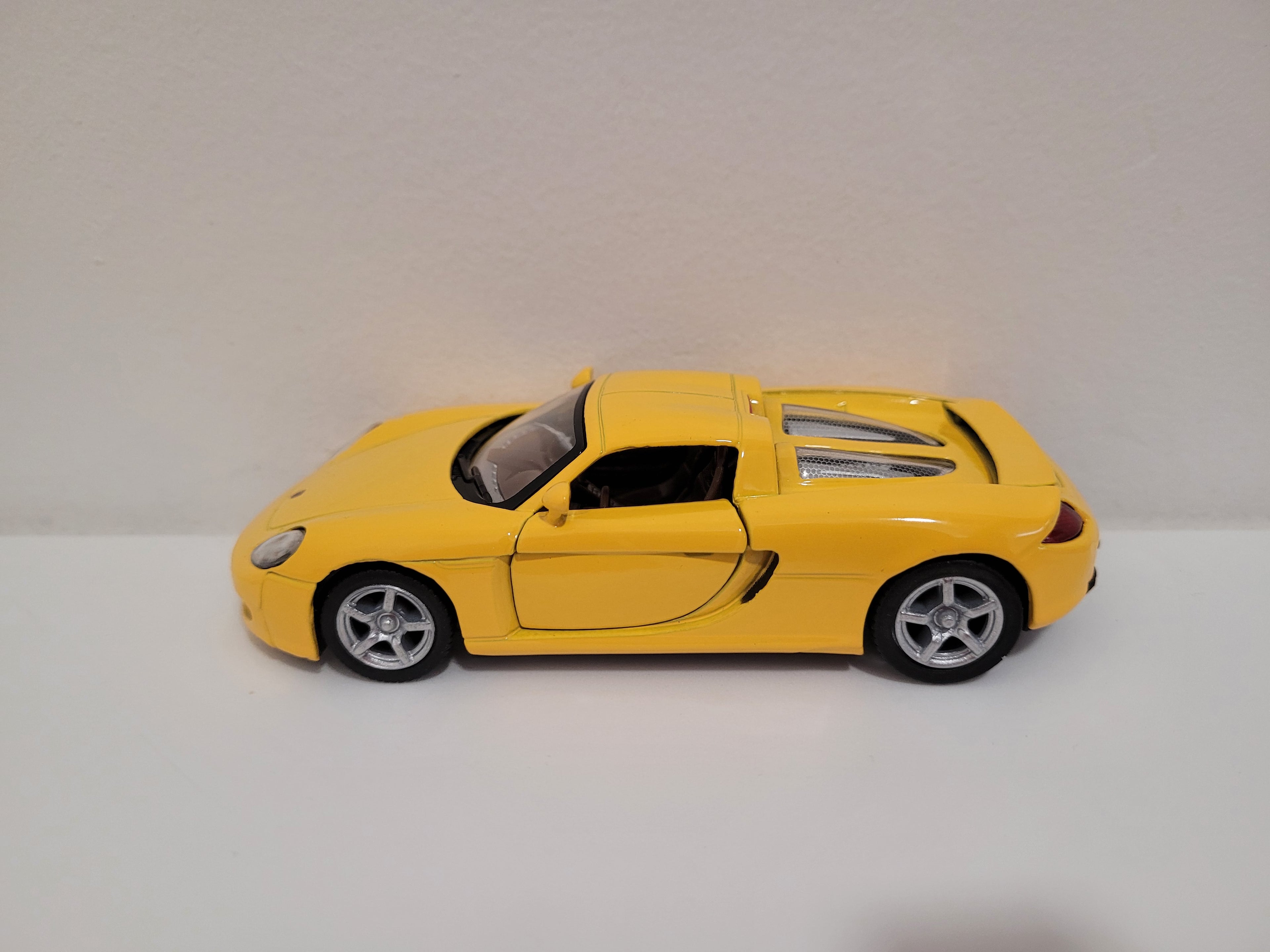 Porsche Carrera GT - Jaune