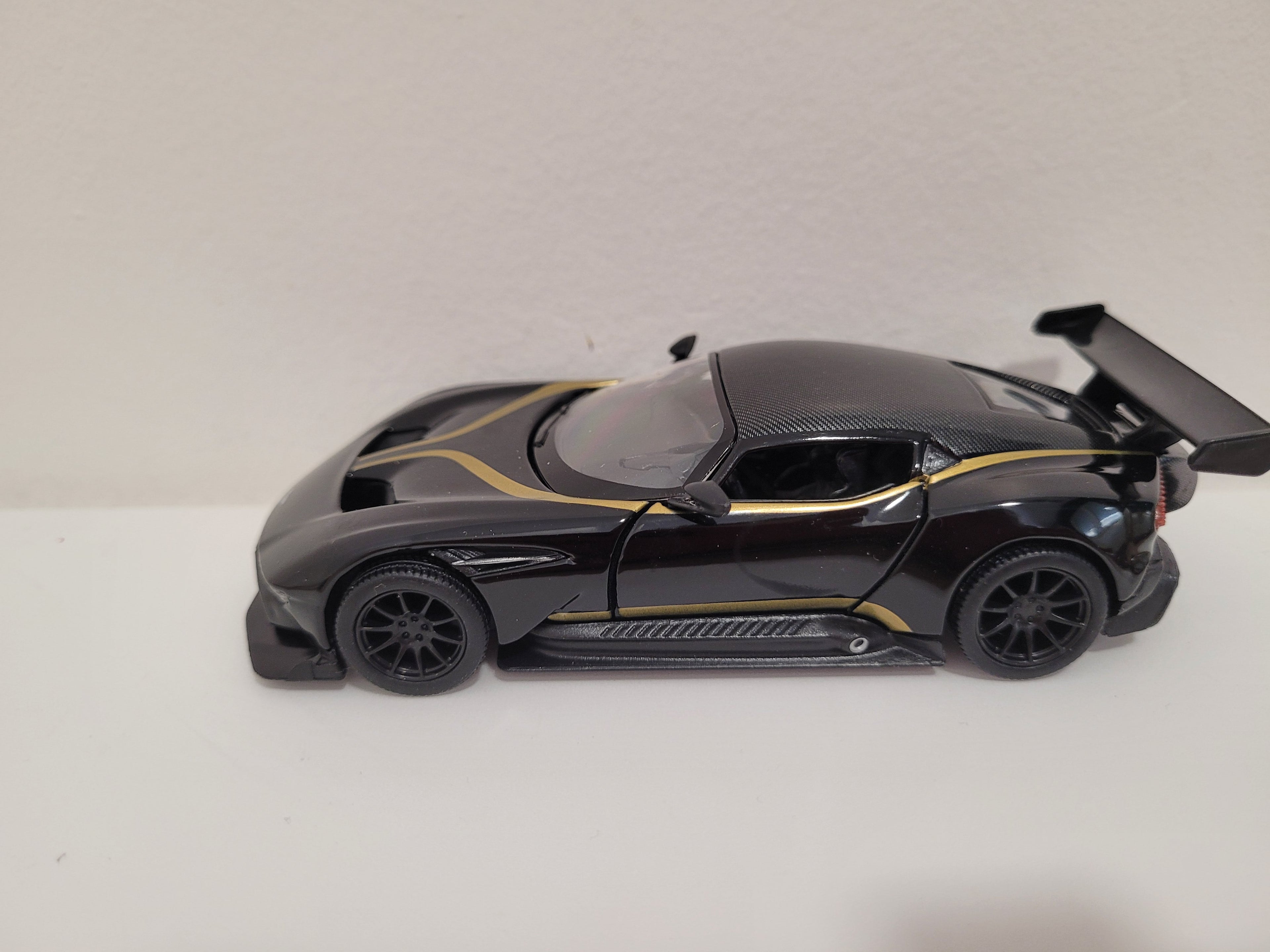 Aston Martin Vulcan - Noir