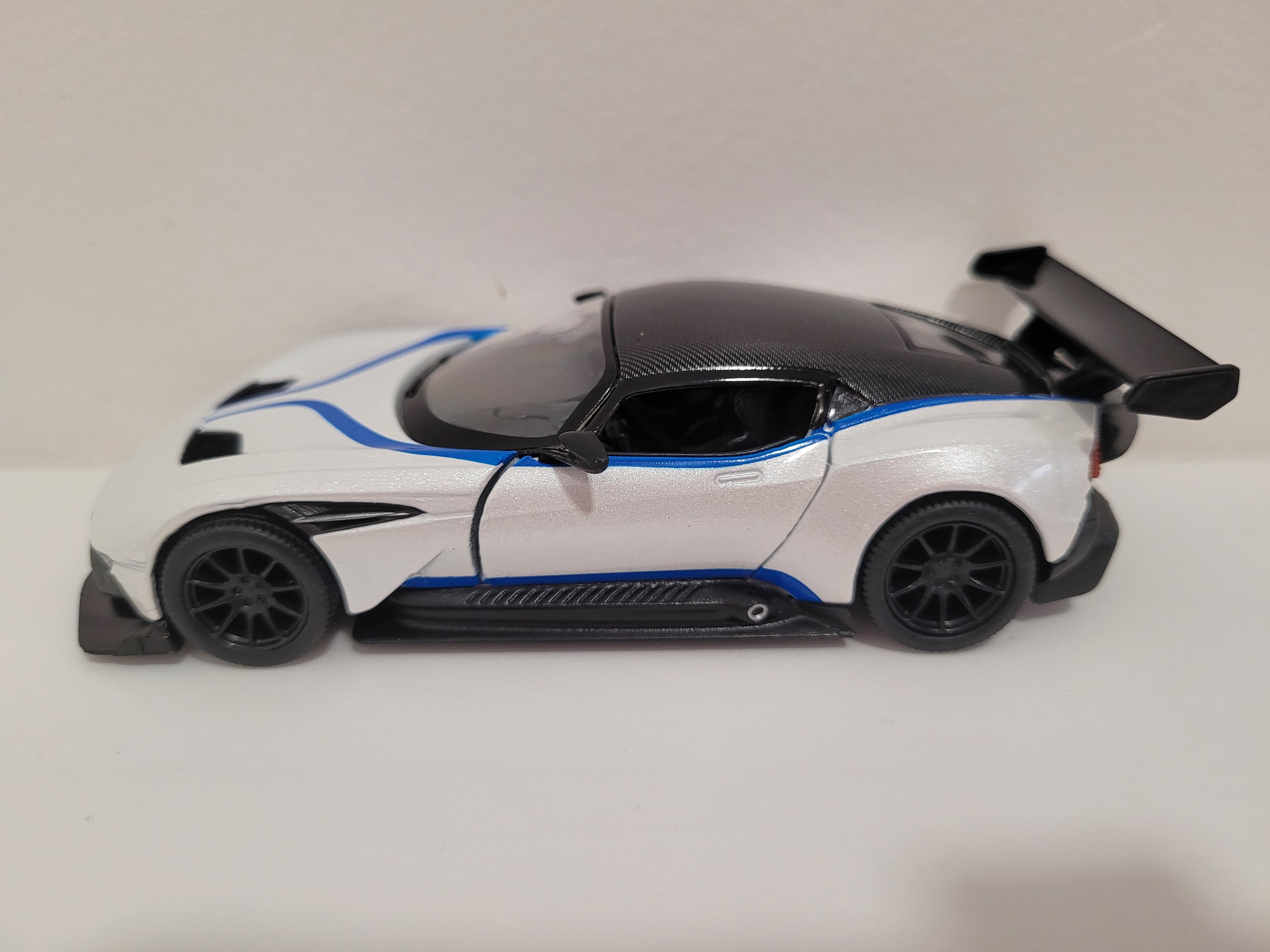 Aston Martin Vulcan - Blanc