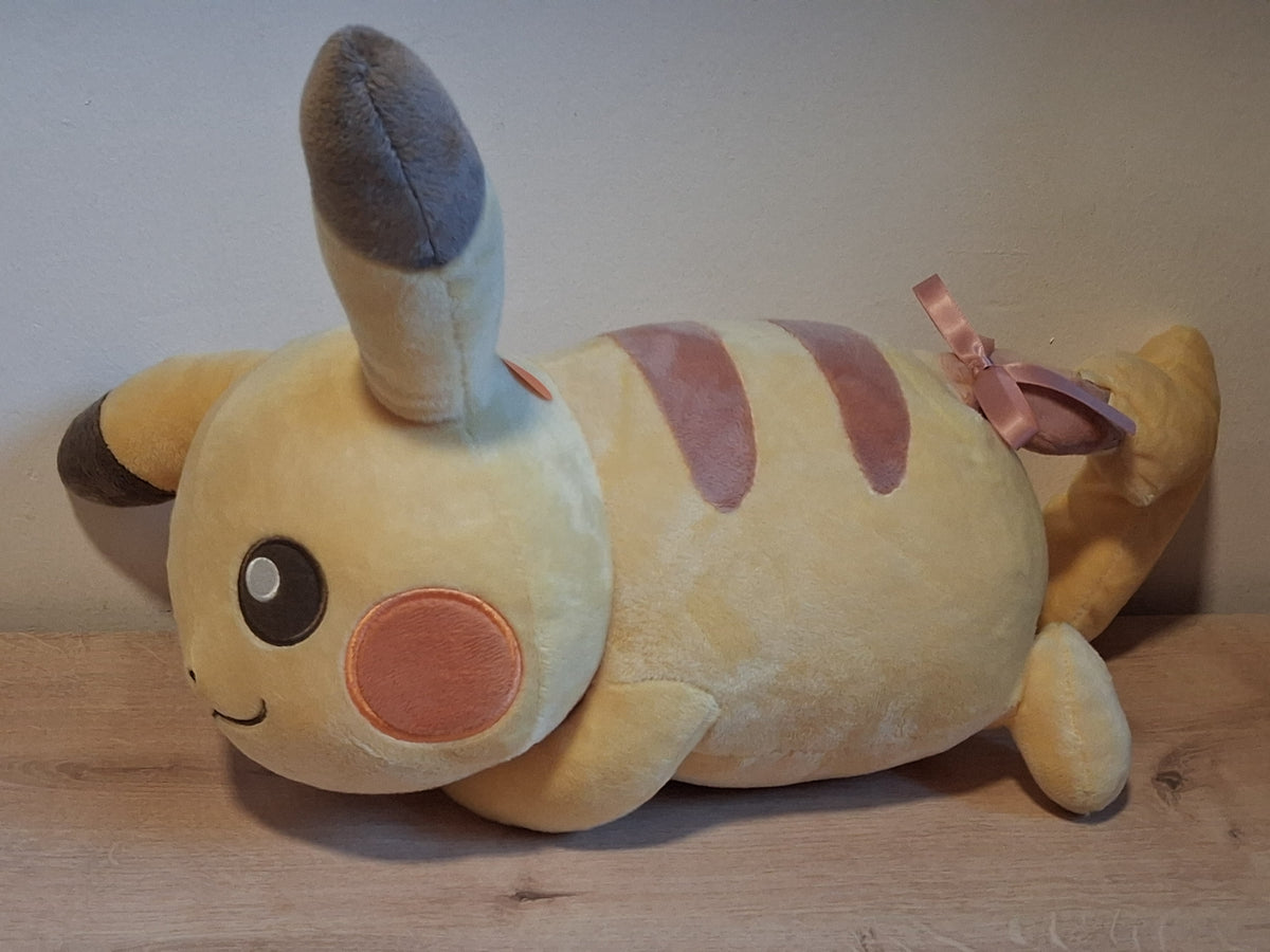Peluche Pokemon - Grand format 🟠 - Pikachu allongé collection Kuji